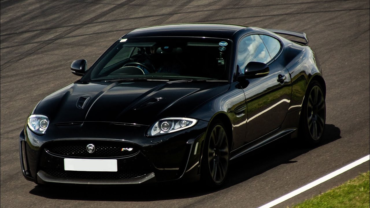 Jaguar XKR-S: On Track at Castle Combe