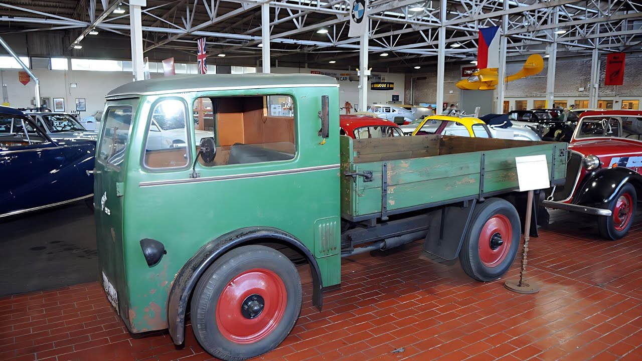 1934 Goliath Atlas 🚪 A Truck So Small It Had Only One Way In