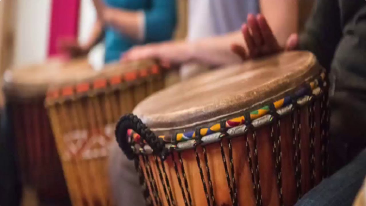 Avslappnande trummusik fr&aring;n b&auml;sta avslappnande musikinstrument bakgrund 107