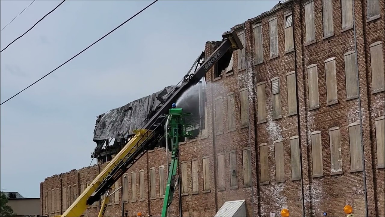 Demolishing a 120 year old buildng in Belvidere, Illinois Part 3