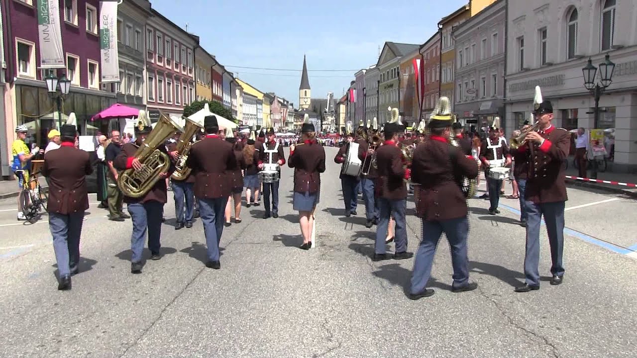 Hans-Peter Schaller filmt Wertungsmarsch von der Stadtmusik Mattighofen