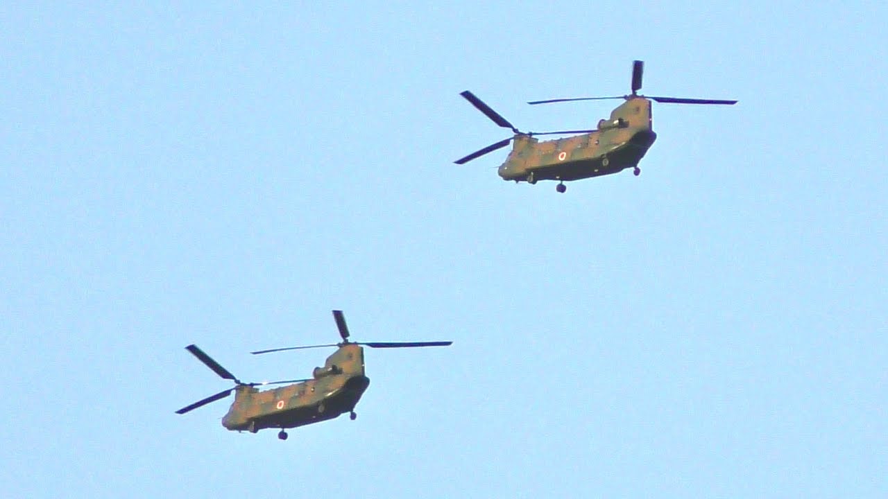 【小泉防衛大臣が搭乗？】横浜港からみる陸上自衛隊 CH-47J/JA チヌーク 飛行の様子　2026/03/14