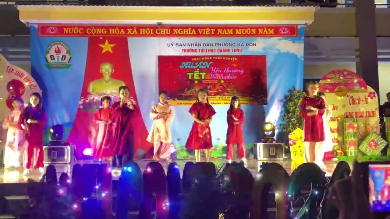 TIết mục của lớp 4B - TH QLong
