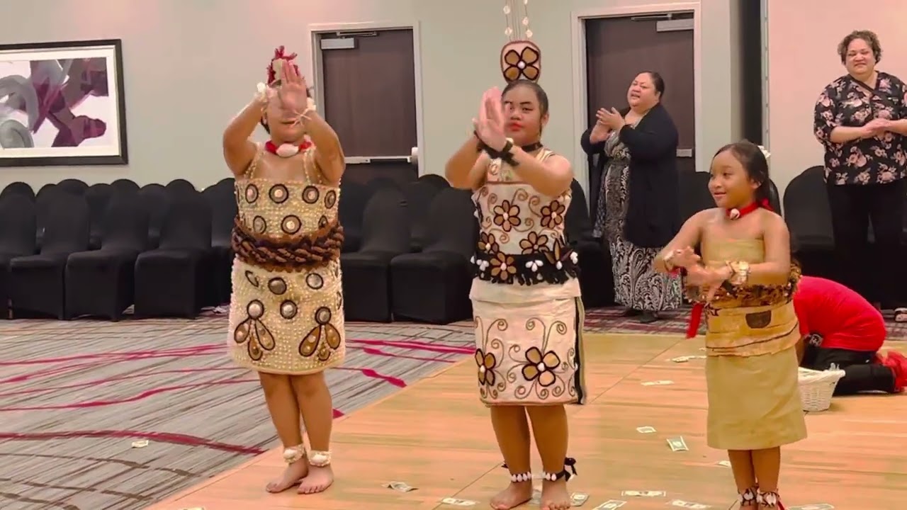 Miss Fatai Holi jr in groups “Fiefia hoku loto hiki ha Tue” Punake Seini Kaufusi