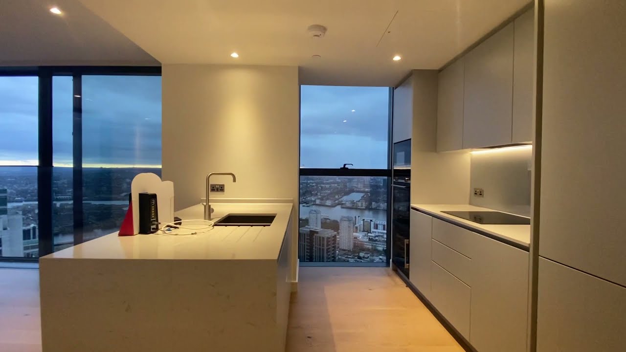 1 bedroom flat for sale in South Quay Plaza, Canary Wharf, London