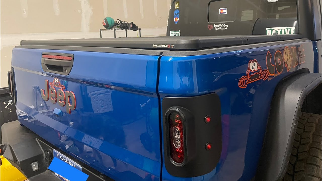 Installation video of @Combat.Offroad Tailgunner LED taillights on JT