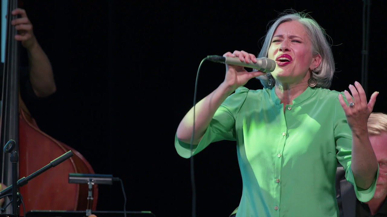 Aarhus Jazz Orchestra & Veronica Mortensen - Chuck E's In Love (live)