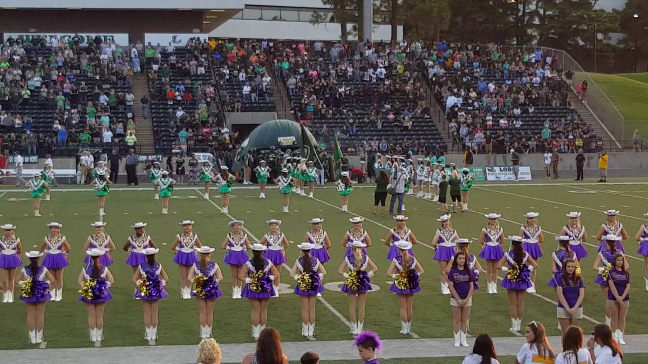 Longview Lobos entering the field (2015)