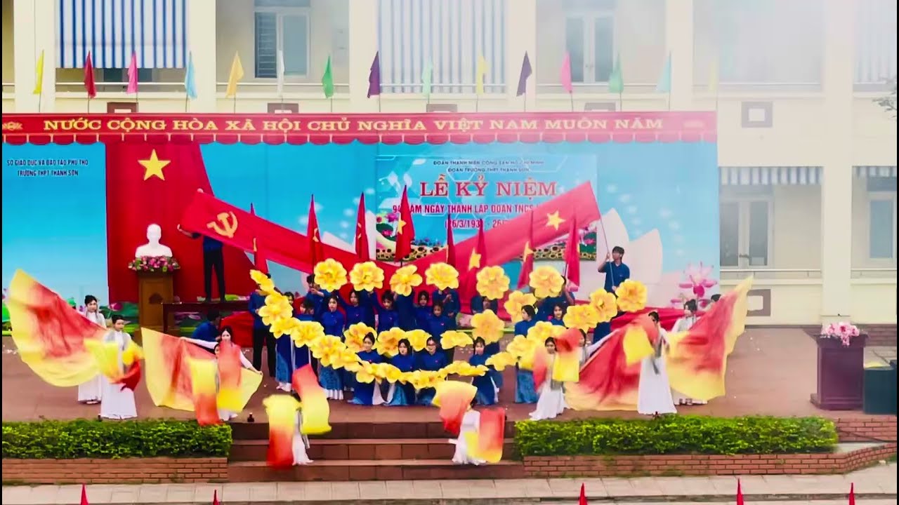 Múa Mẹ yêu con+Viết tiếp câu chuyện hoà bình