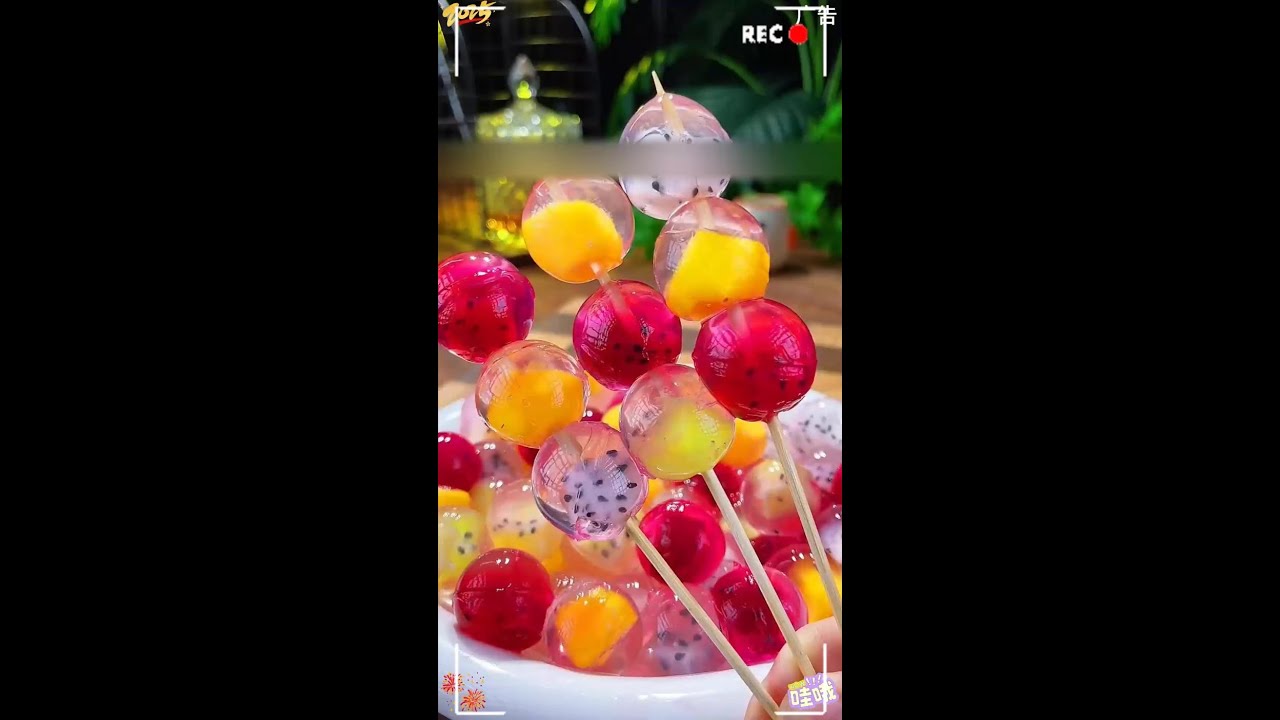 学校门的的水果果冻杯，小朋友们超爱吃，十秒钟教会你#自制果冻 #白凉粉的100种吃法 #白凉粉 #甜品 #摆摊