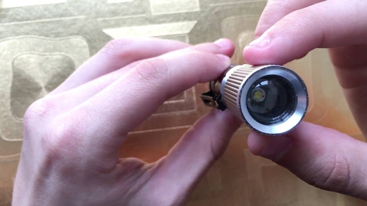 CREE XPE Q5 600 Lumens 7W Zoomable LED Flashlight