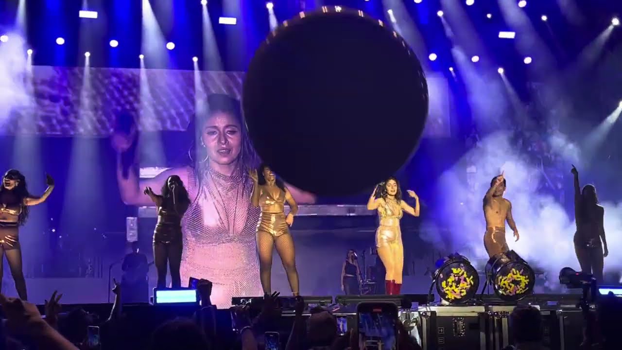 Sunidhi Chauhan at Bangalore (26 Oct 2024)