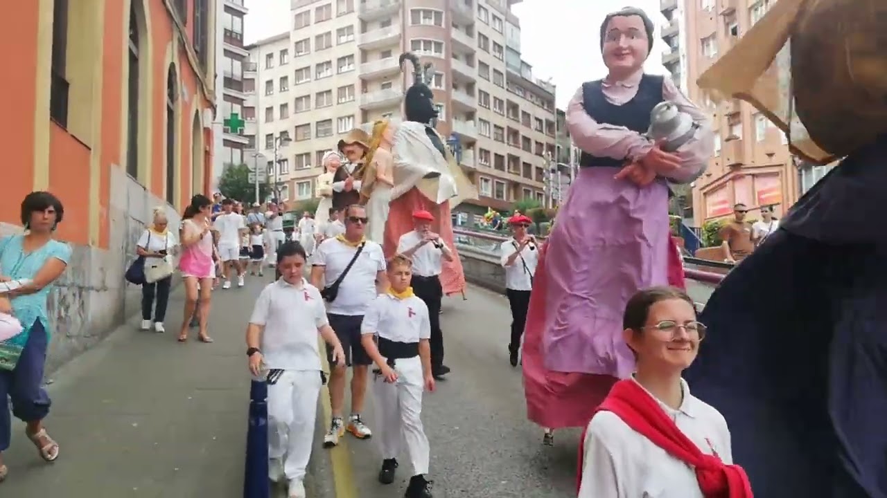 Encuentro de gigantes en Portugalete(Ondalan y Zubira)