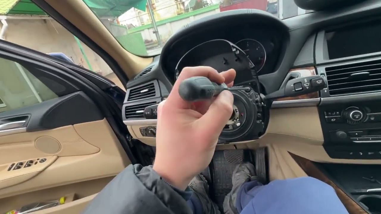 Замена шлейфа BMW X5 e70. Снять руль BMW