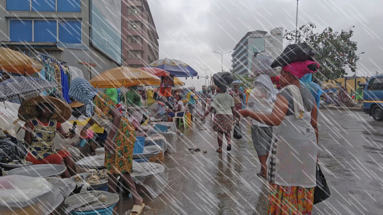 SUDDEN HEAVY RAIN IN LOCAL GHANA MARKET, ACCRA