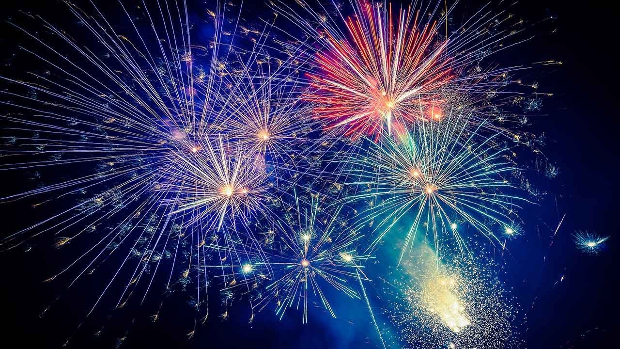 WATCH LIVE: Chicago hosts surprise fireworks celebration after Navy Pier cancels show