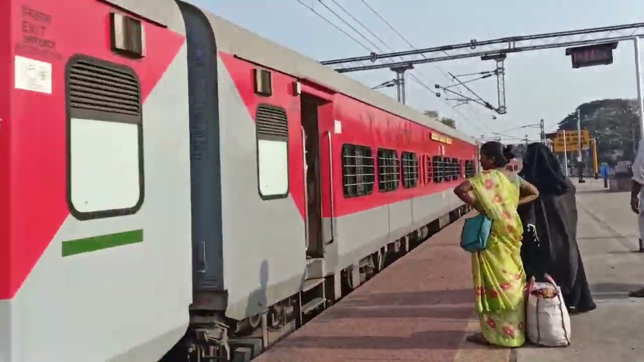 12656/Navjeevan SF Express Announcement & Arriving