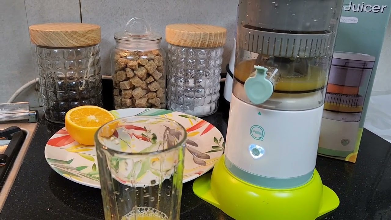 Electronic Citrus juicer hand free portable USB charging powerful  best electric juicer( Review)