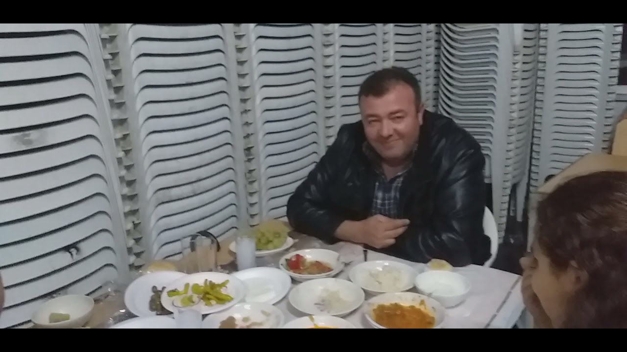 Çanakkale Ayvacık Uzunalan köyünde küçük davulcu (Deniz Tunçay)