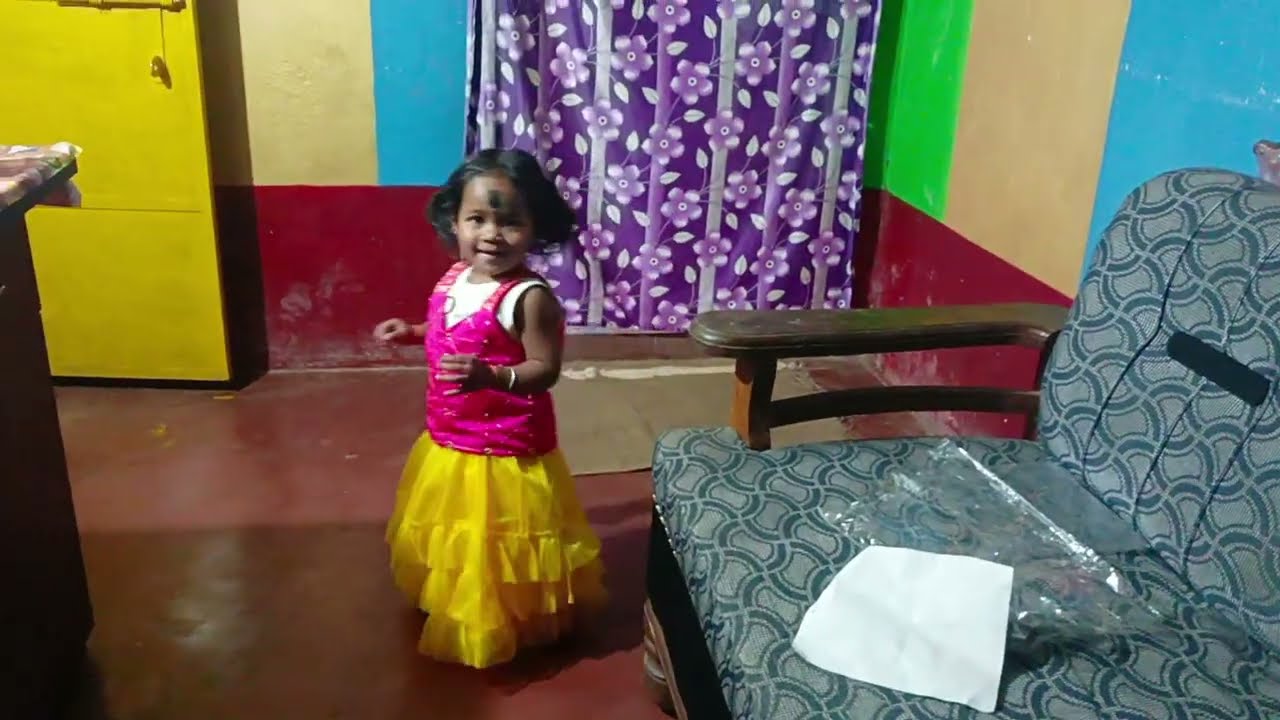 ତାରା ମା ଆଜି lehenga ପିନ୍ଧିଛି କେମିତି ଦେଖା ଯାଉଛି କହିବେ     ?