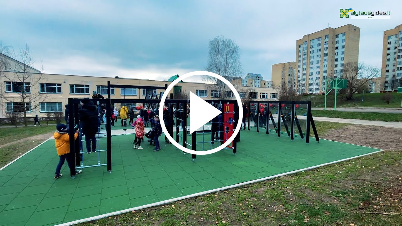 Prie Likiškėlių progimnazijos – nauja vaikų žaidimų aikštelė