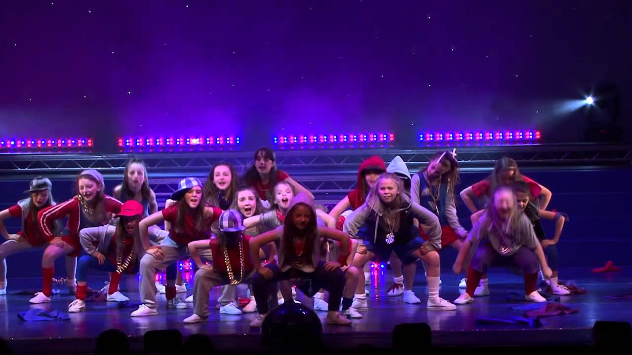 Mark Jermin Stage School performance of Annie