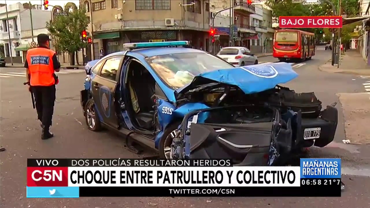 C5N - Tránsito: Chocaron un colectivo y un patrullero en Flores