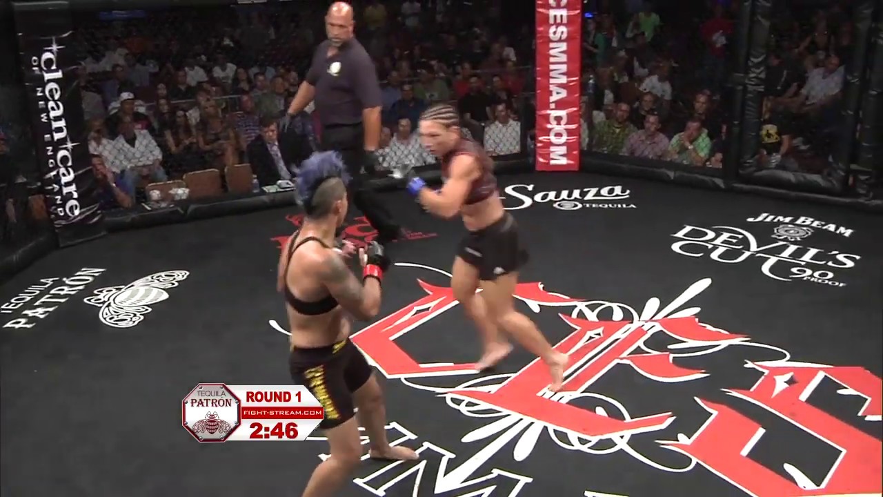 Female fighters Kaline Medeiros & Brigitte Narcise bring the heat at CES 29!