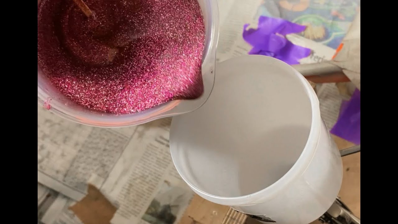 Eine kleine Lackierkabine mit starker Absaugung
