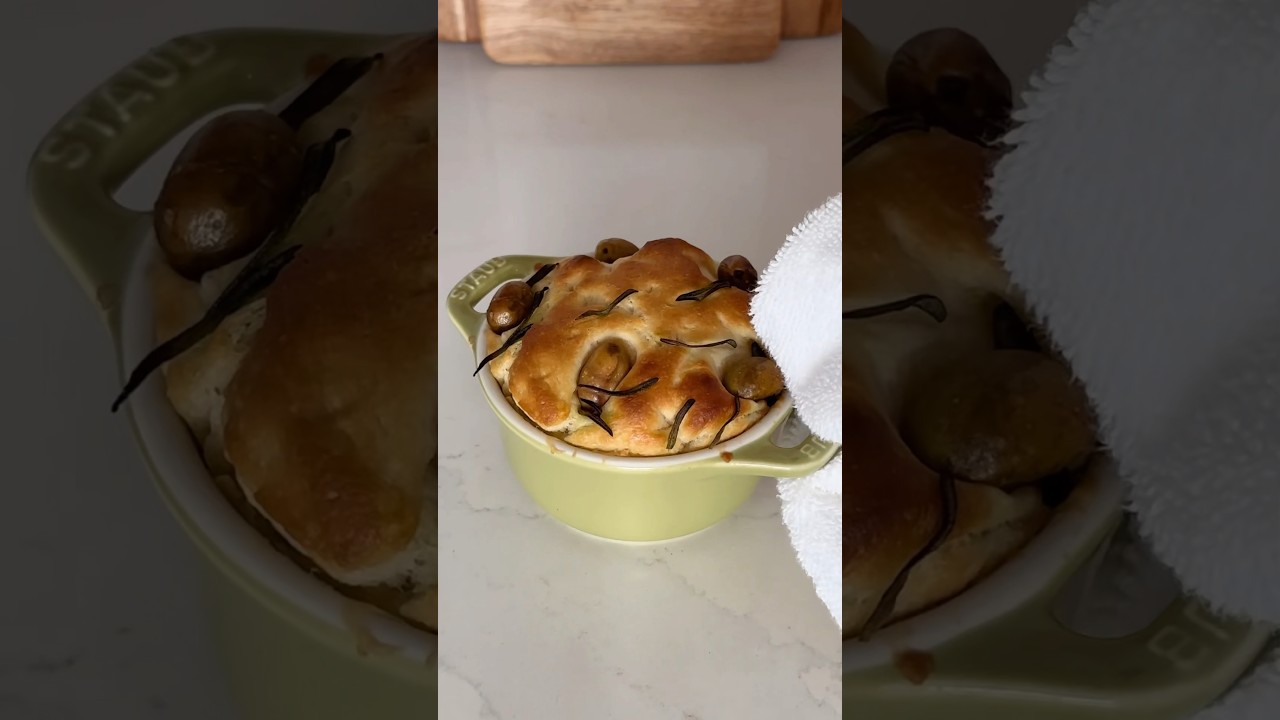 Single-serve focaccia 🍞with olives 🫒and rosemary🌿 #focaccia #bread #recipe #cravings #cozy #yum