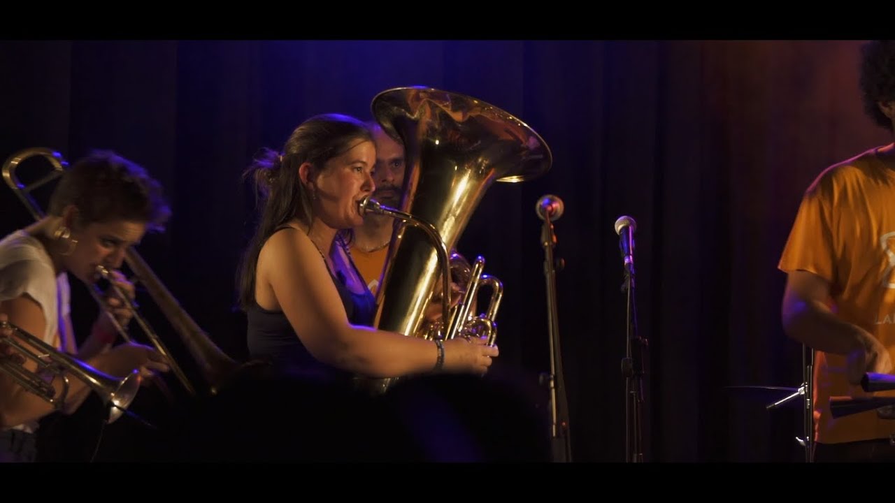 Balkan Paradise Orchestra ft. La Kolmena (Live Concert Apolo2 Barcelona) - Mahalageasca (Mahala)