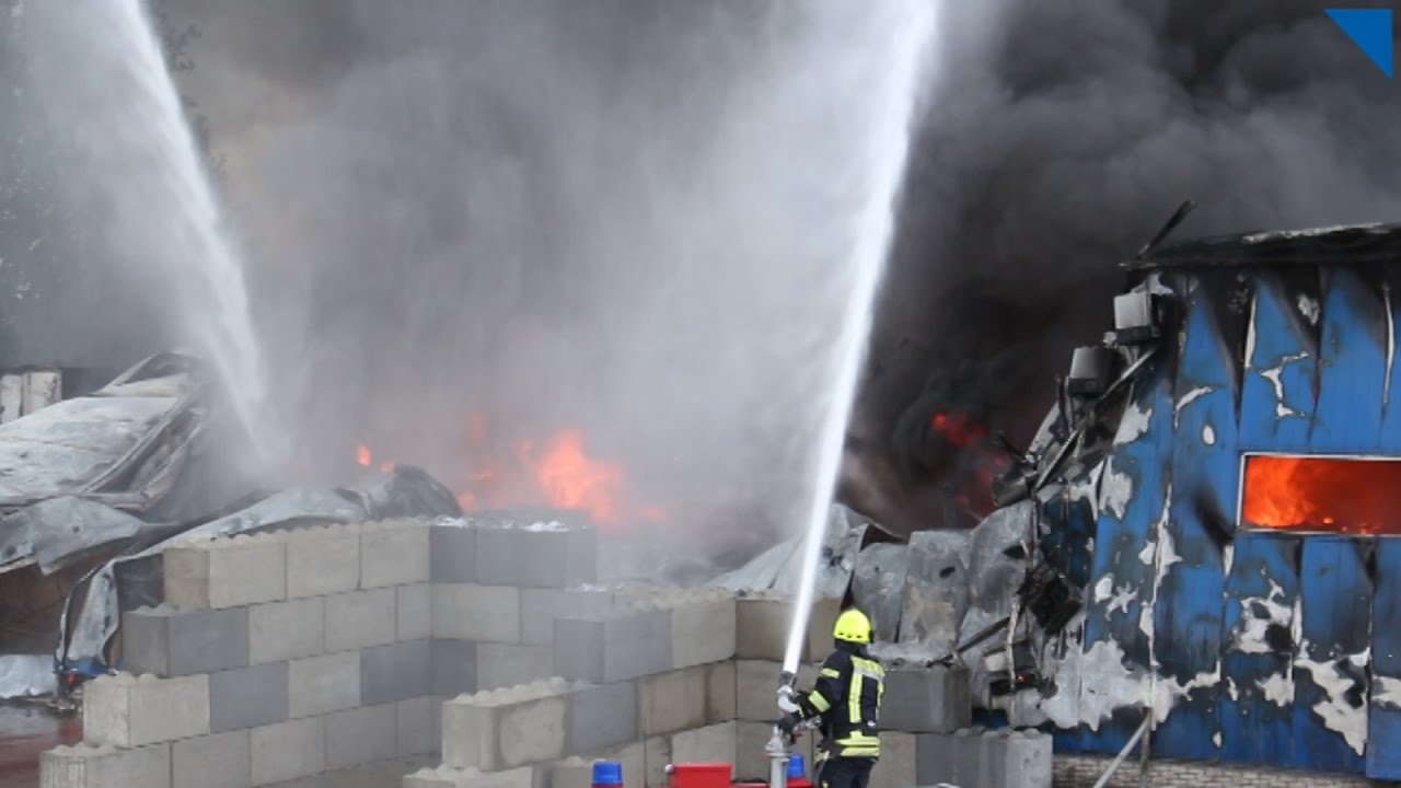 Gro&szlig;brand bei Abfallentsorgungsbetrieb in Aschendorf
