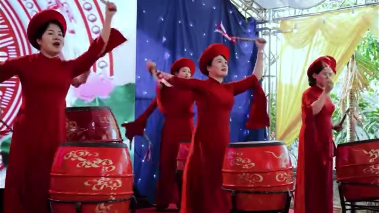 Đánh trống Khánh thành đền Sơn Đồng