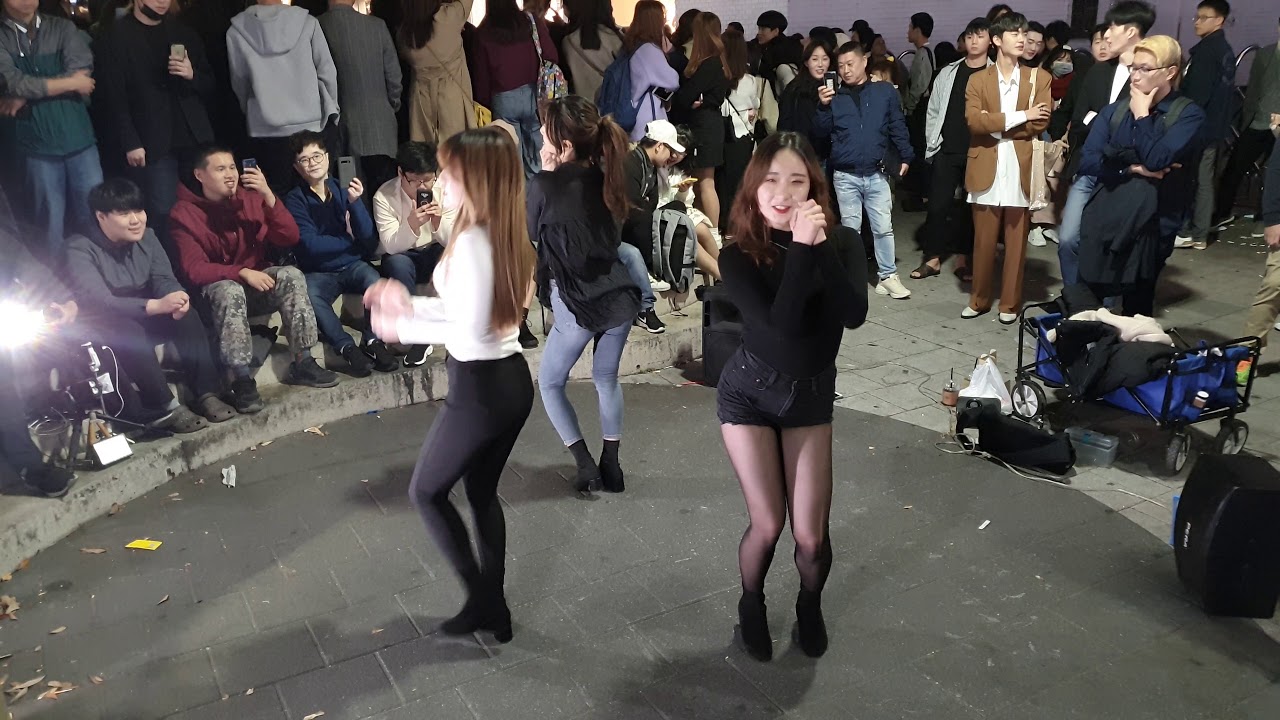 20191103. CLOCK. TWICE 'LIKE OOH-AHH' COVER. ELEGANT ATTRACTIVE BUSKING.