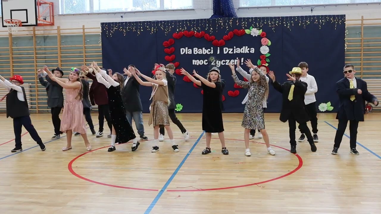 Dzień Babci i Dziadka występ klasy III