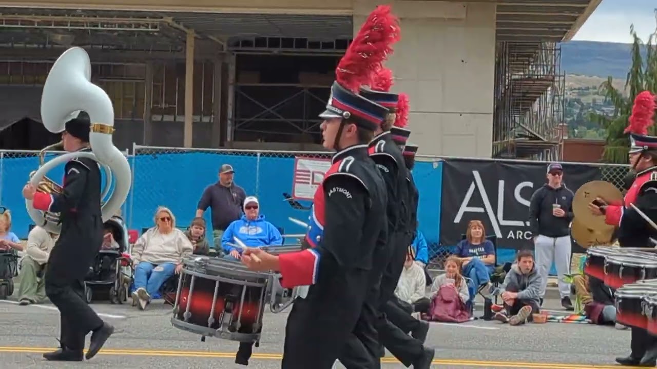 Eastmont HS Marching Band - Walking on Sunshine - Apple Blossom Parade 2025