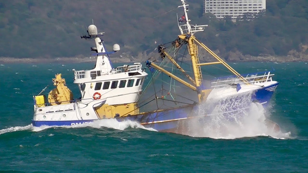 BM-172 “EMILY ROSE” Departing Brixham In Rough Seas | 20/9/19