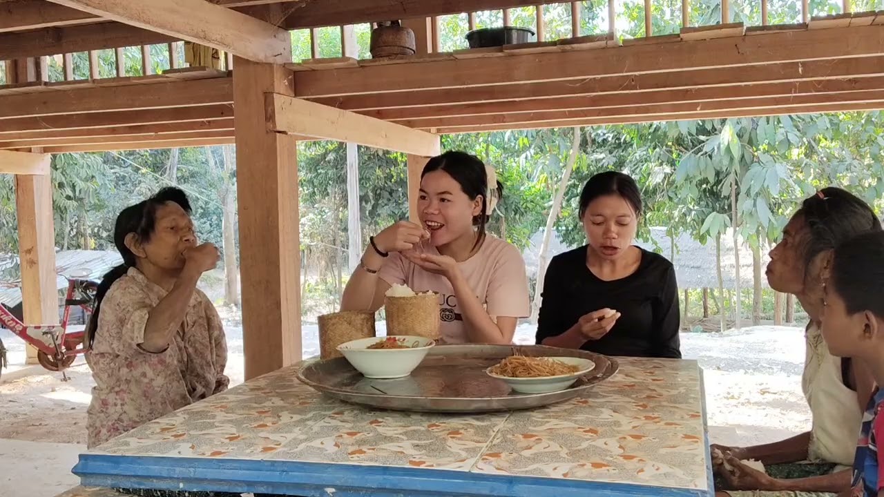 ทานข้าวกับเผ่าตองเหลือง คนป่า เผ่าตองเหลือง ຄົນປ່າ ເຜົ່າຕອງເຫລືອງ
