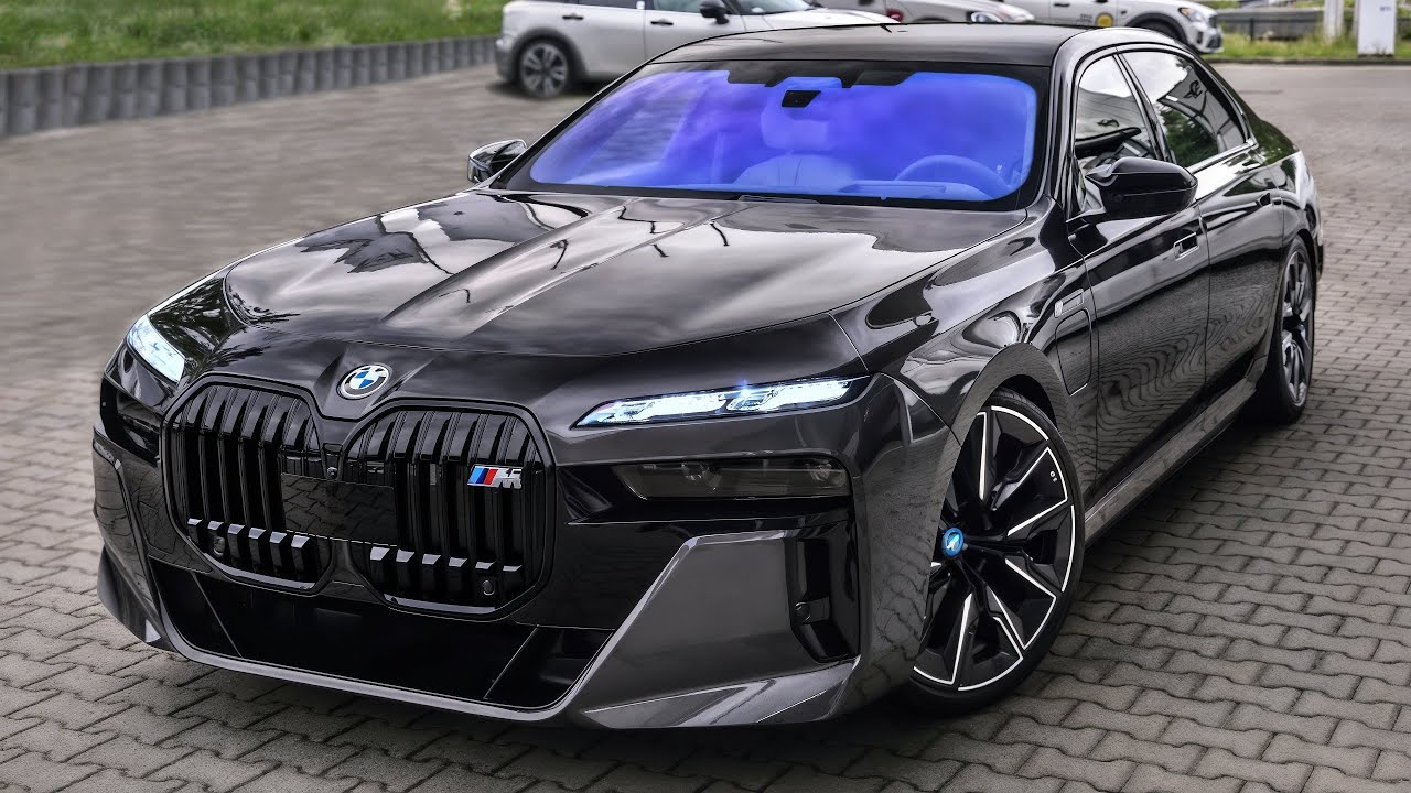 2025 BMW 7 Series M750e   Sound, Interior and Exterior in detai