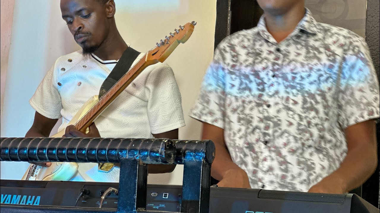 Praise session/olympasband/sebene/lingala
