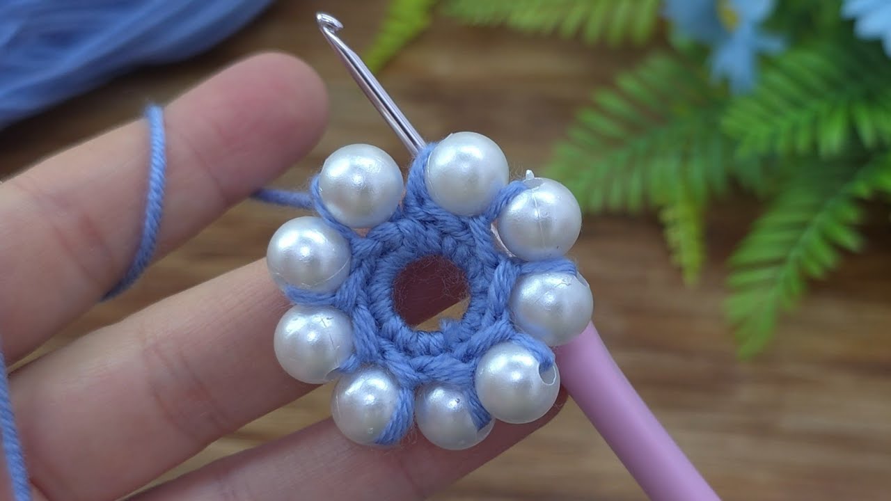 Oh my god!*! 5 pearls beauty &deg;&deg; Easy crochet  idea. You will love this #crochet #knitting #crafts