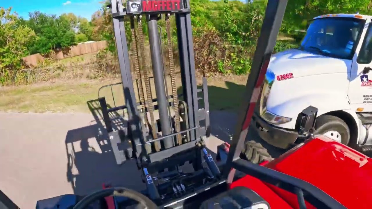 Flatbed Delivery unloading with a Moffett forklift