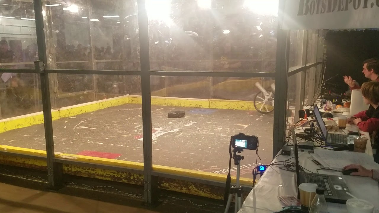 Motorama 2018 - Huge vs. Crippling Depression