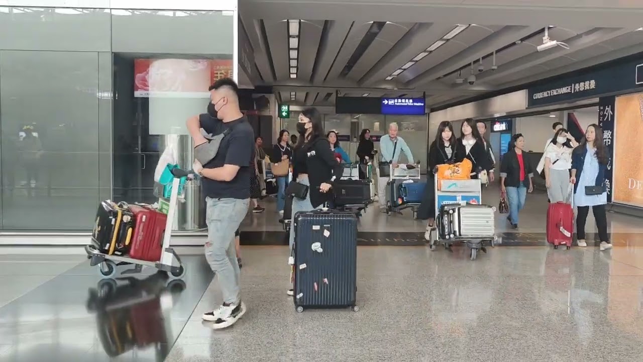 Waiting for the arrival of my family in Hongkong airport