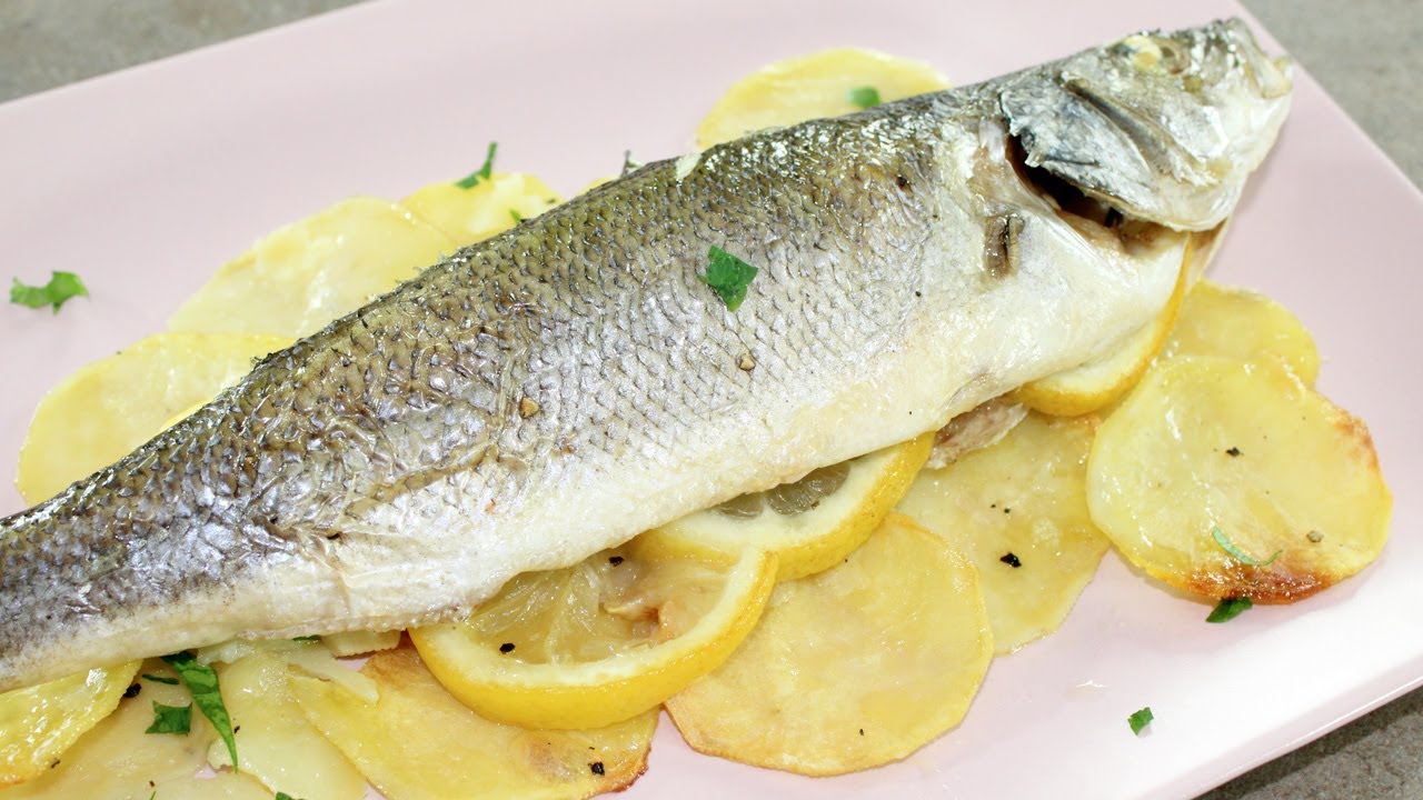 SPIGOLA E PATATE AL FORNO
