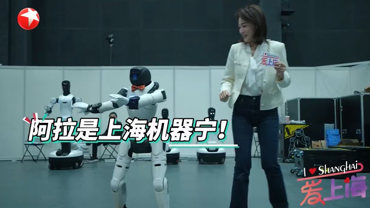 东方卫视春晚回顾：机器人唱跳俱佳，还表演了对口相声