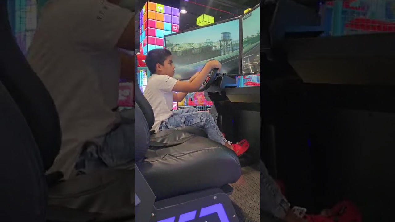 I went to hilite mall and played Logitech G29 with Buggati Veyron