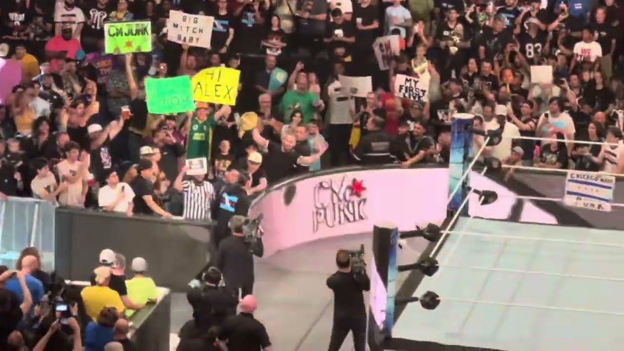 CM PUNK WWE SMACKDOWN CHICAGO ENTRANCE LIVE CROWD REACTION