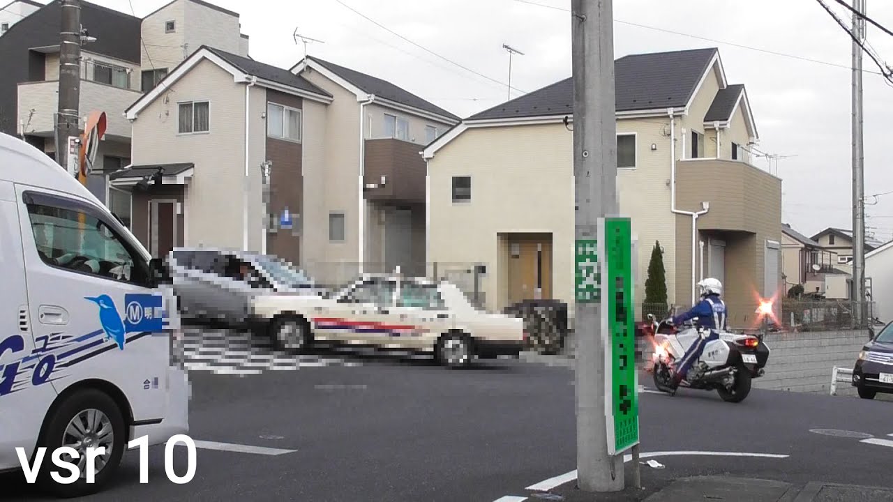 高齢ドライバーとタクシーが口論 引かずの攻防の最中白バイ登場