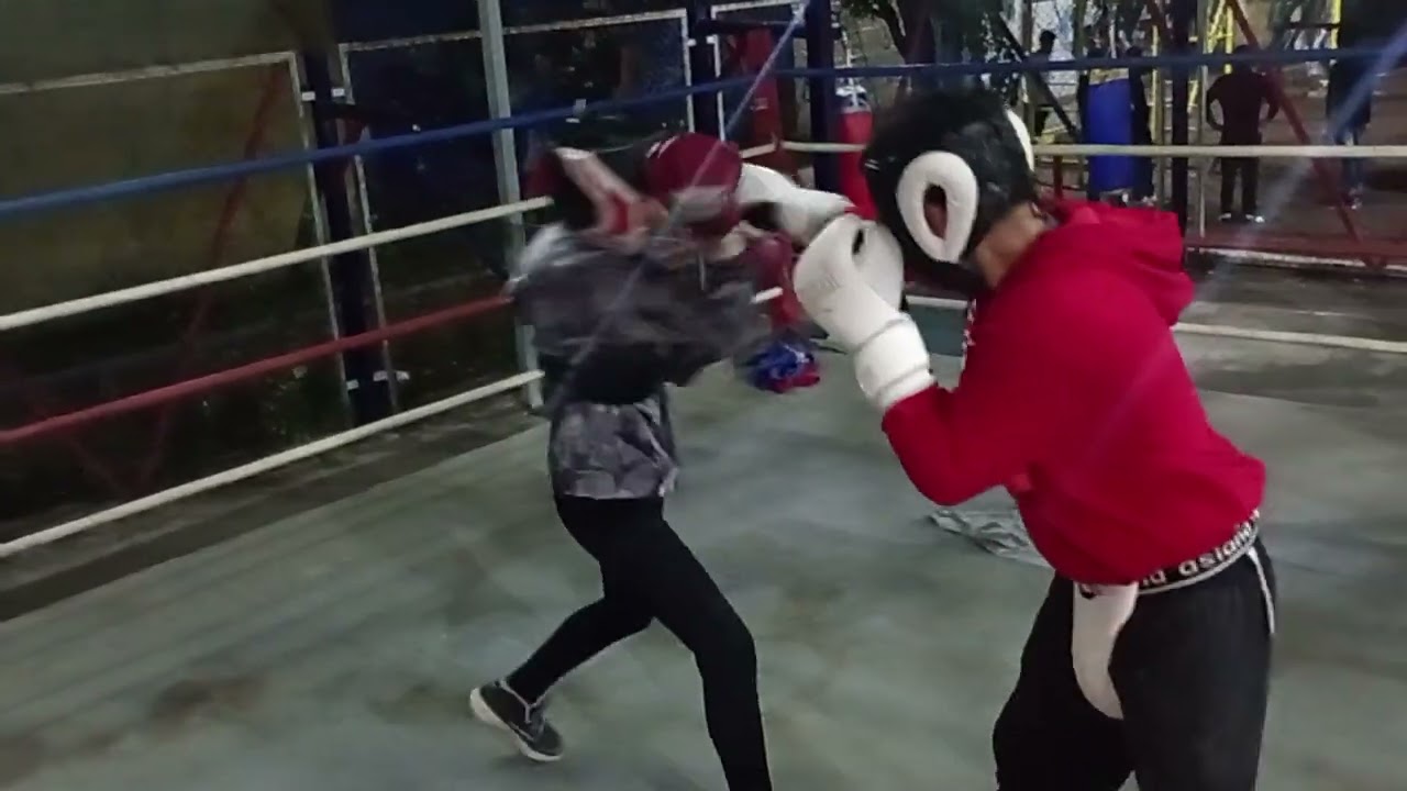 El viejon boxeando 🥊💯 contra la princesa Lupita 